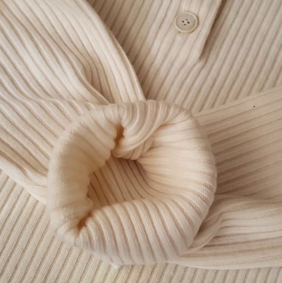 Club Monaco Wool & Cashmere Blend Ribbed Knit Oversized Henley Sweater - Picture 13 of 15